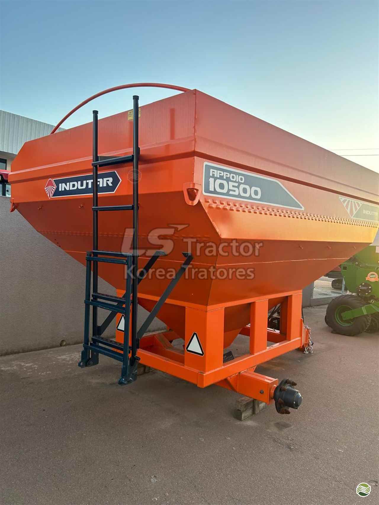IMPLEMENTOS AGRICOLAS CARRETA BAZUKA GRANELEIRA 10500 Korea Tratores - Ls Tractor CHAPECO SANTA CATARINA SC